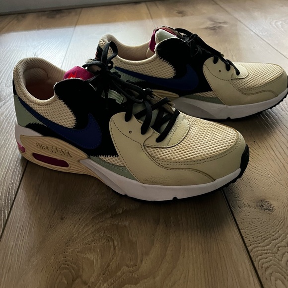 Nike Women's Air Max Excee Shoes - Picture 3 of 4